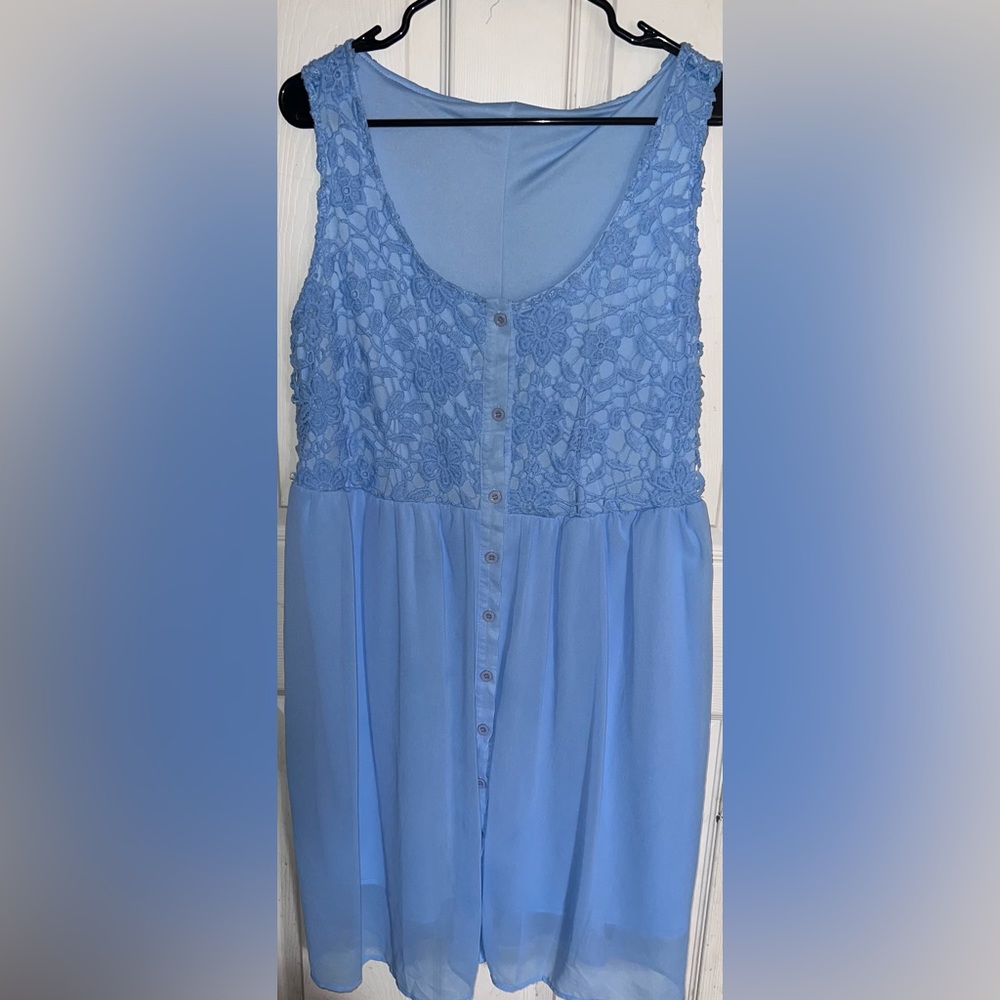 Periwinkle blue button front dress. M
